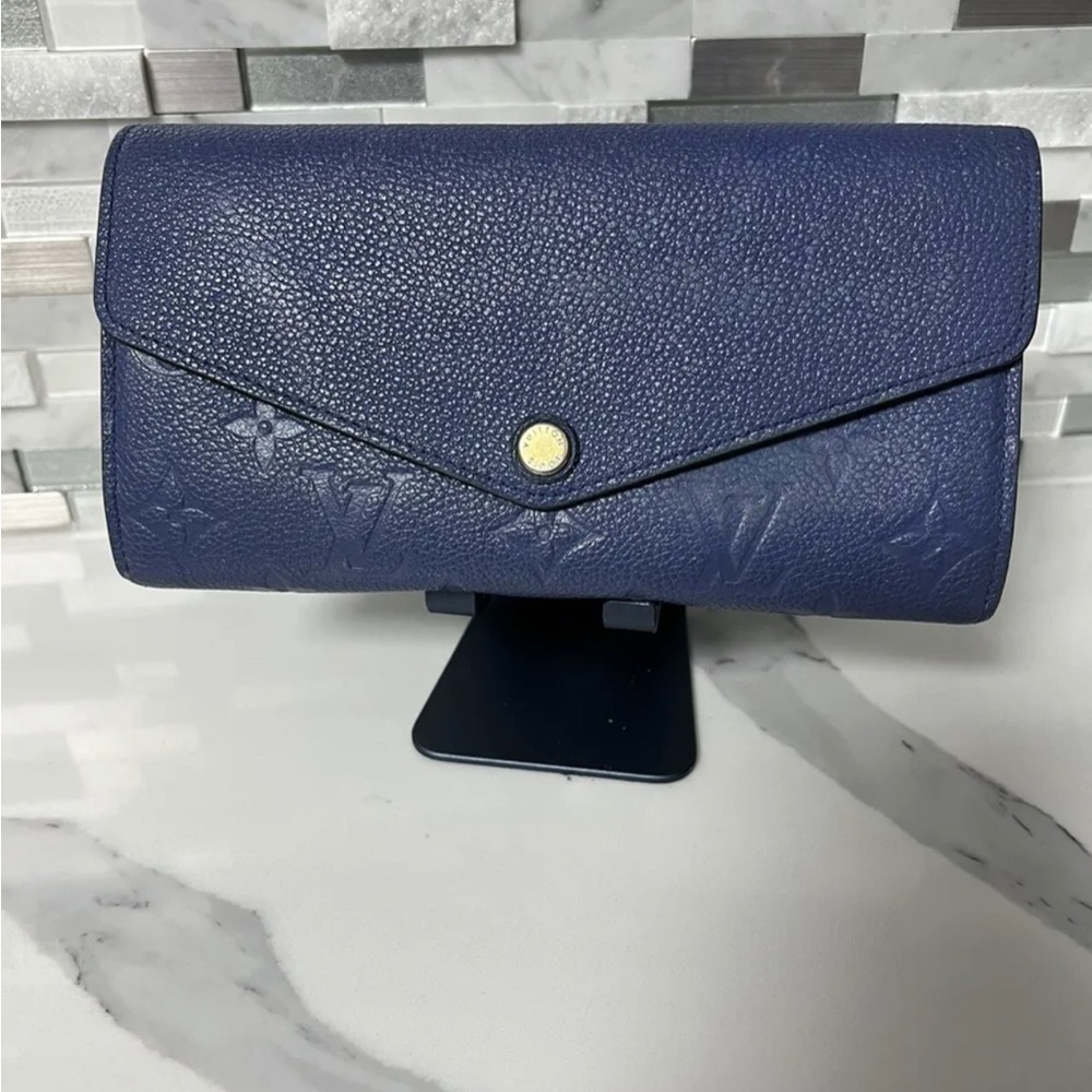 Louis Vuitton Blue Sarah Monogram Wallet Pre-loved incl an unbranded gold chain